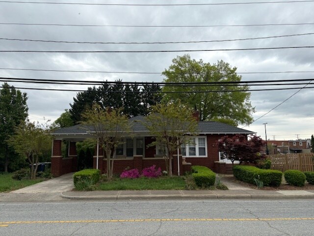 Primary Photo - 134 N Cherry St