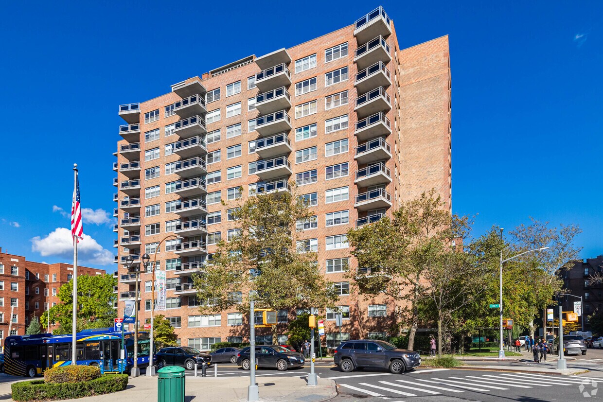 Foto principal - 7031 108th St