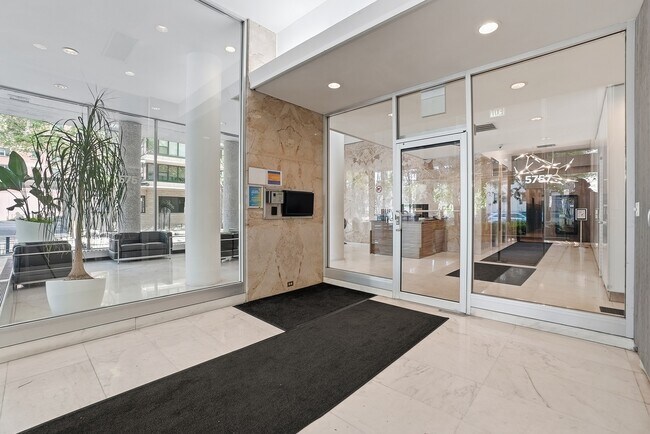 Foto del edificio - 5757 N Sheridan Rd