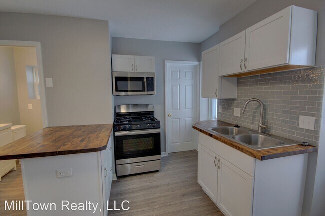 Building Photo - 3 br, 1 bath House - 1429 W 15th St