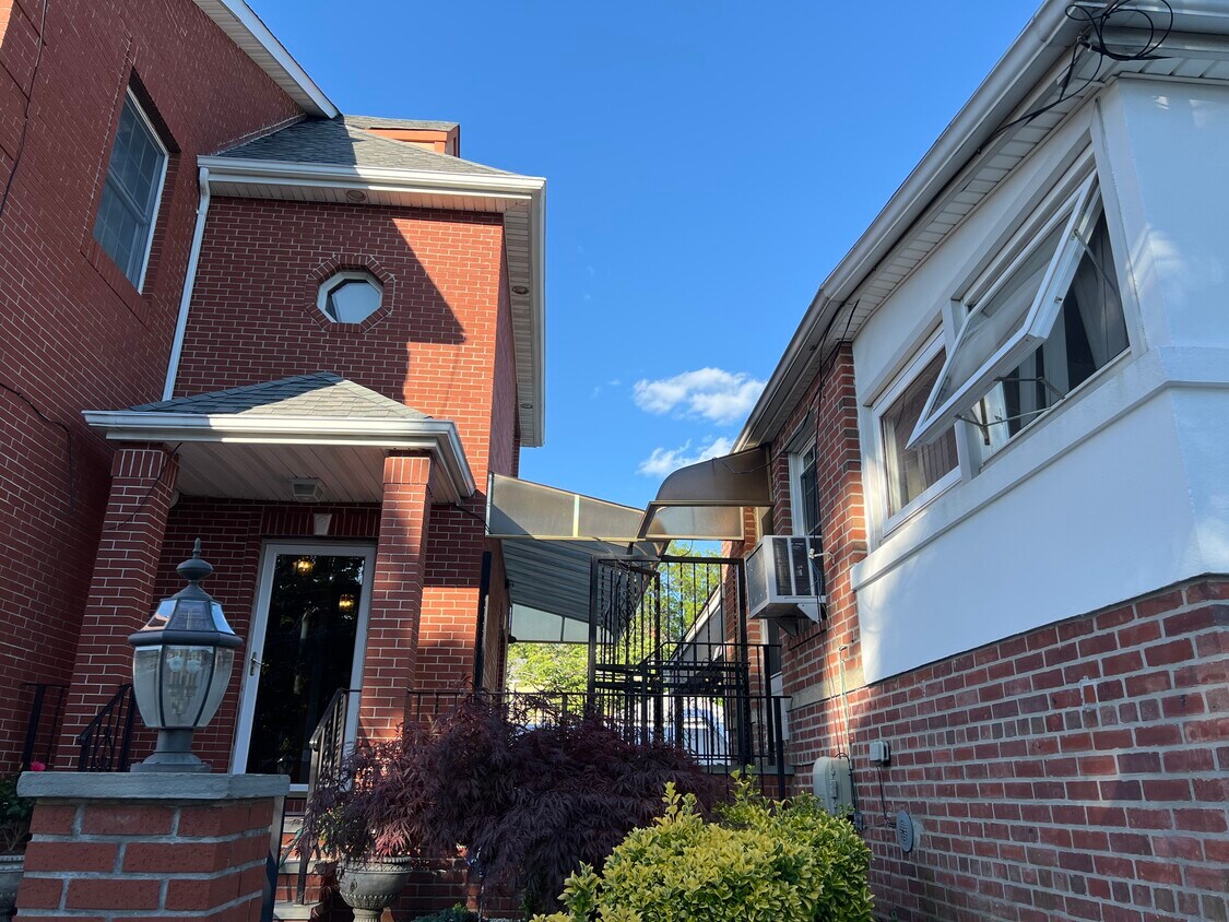 21004 56th Ave Unit 1, Oakland Gardens, NY 11364 Apartments in Oakland Gardens, NY