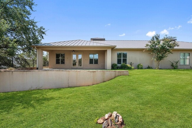 Building Photo - 129 Hi Valley