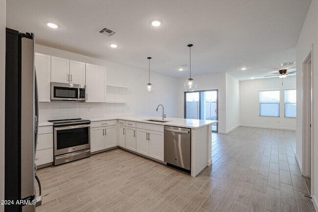 Building Photo - 7943 W Frier Dr