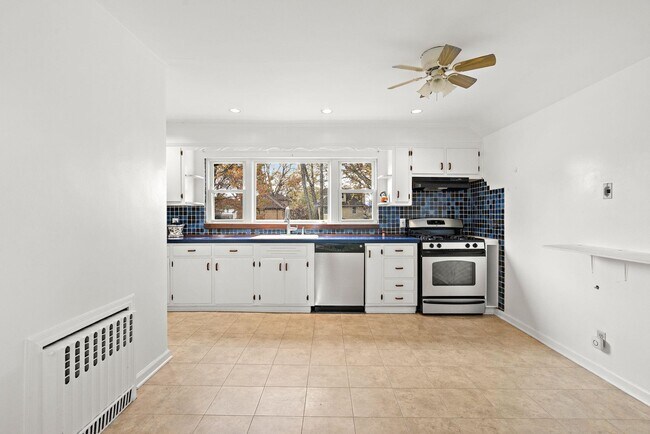 Foto del edificio - 97 Riverview Ave