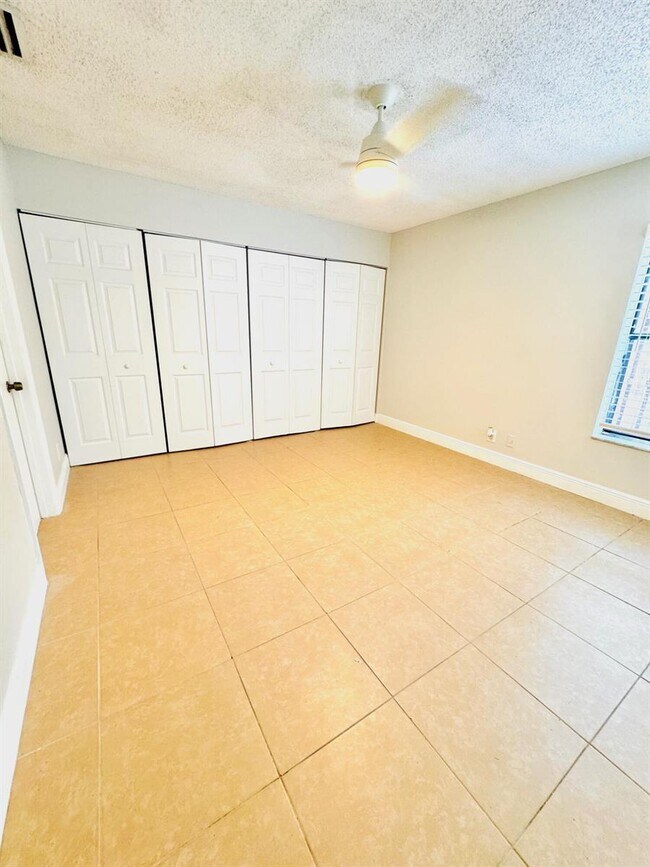 Building Photo - 8 Crossings Cir
