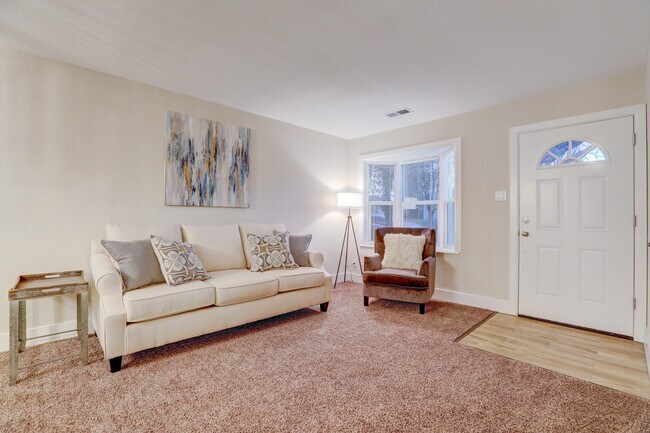 Foto del edificio - 1060 Worchester St