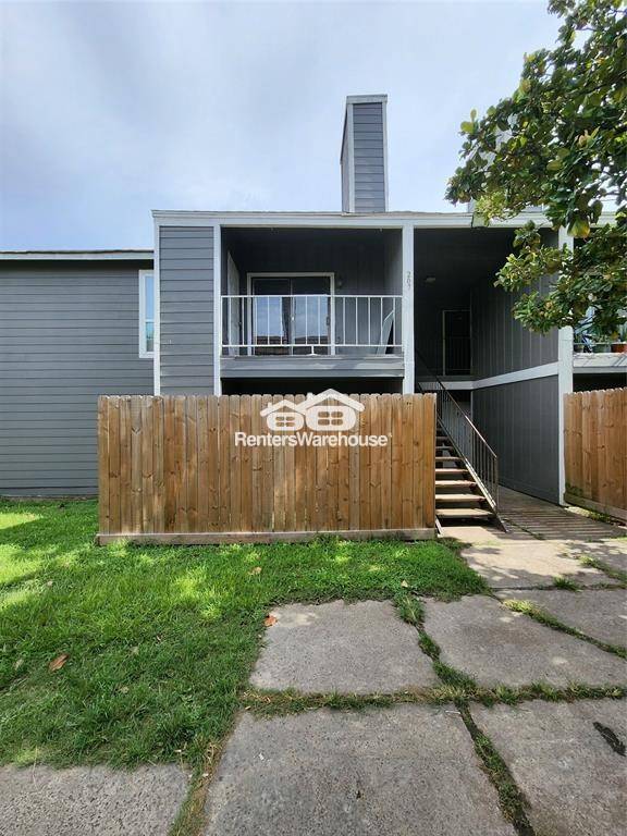 Building Photo - 8034 Antoine Dr