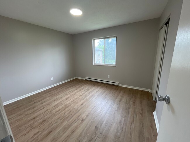 Foto del edificio - Newly Updated 2 BR/ 1 BA townhome MOVE-IN ...
