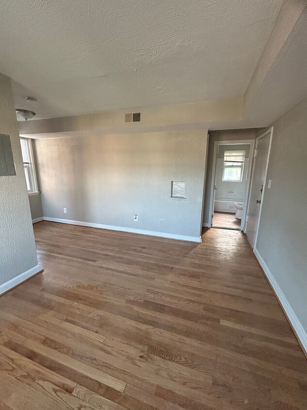 Foto principal - 449 Burbank St SE