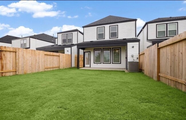 Building Photo - 2911 Crown Gate Dr