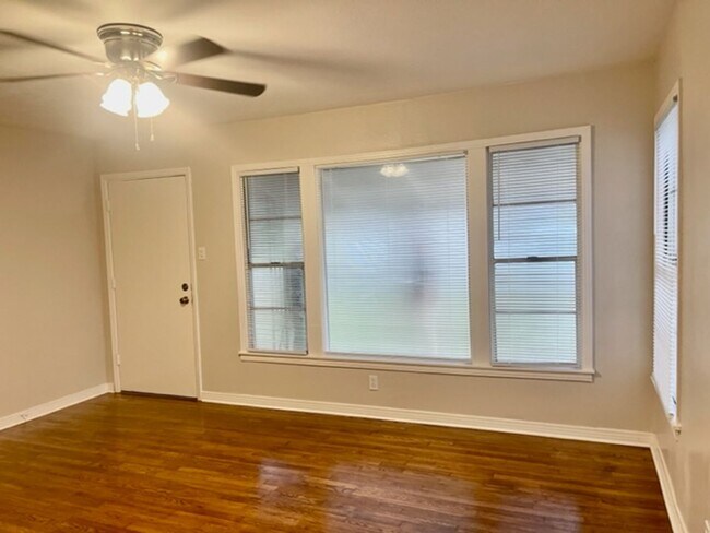 Building Photo - Cute remodeled 2 Bedroom 1 Bath home in NRH