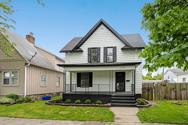 Building Photo - 3 bedroom house in Kendallville! CHRISTMAS...