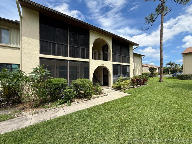Foto del edificio - 304 Knotty Pine Cir