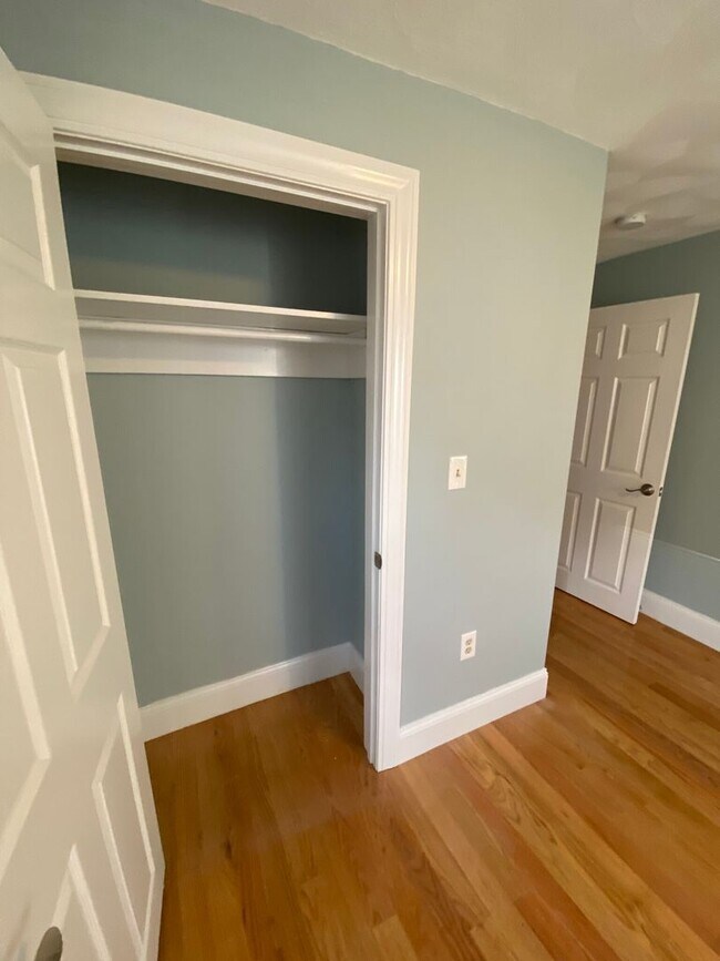 Building Photo - 9/1 Renovated 2BR in Davis Sq, w/d in unit...