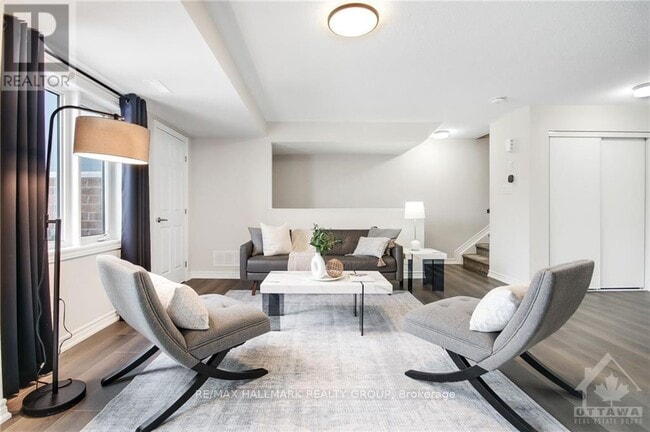 Building Photo - 298 Zenith Private