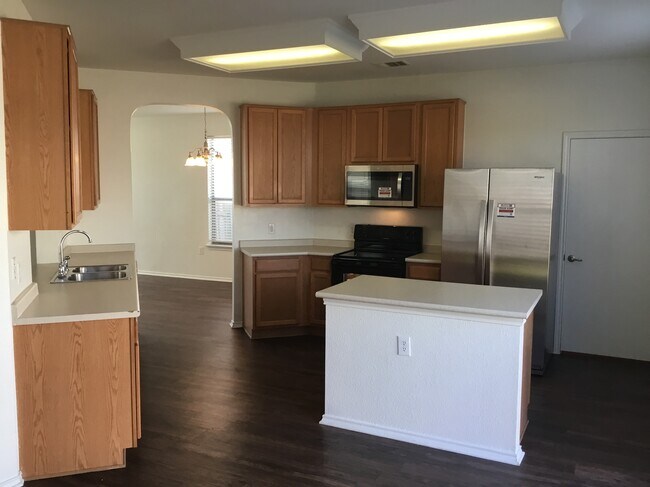 Building Photo - 6202 Roseborough Dr