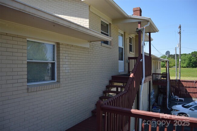 Foto del edificio - 2166 Old Mountain Rd