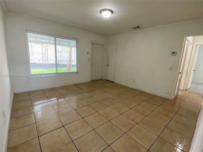 Foto del edificio - 2215 Adams St