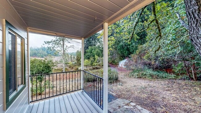 Foto del edificio - 3221 Acreage Ln