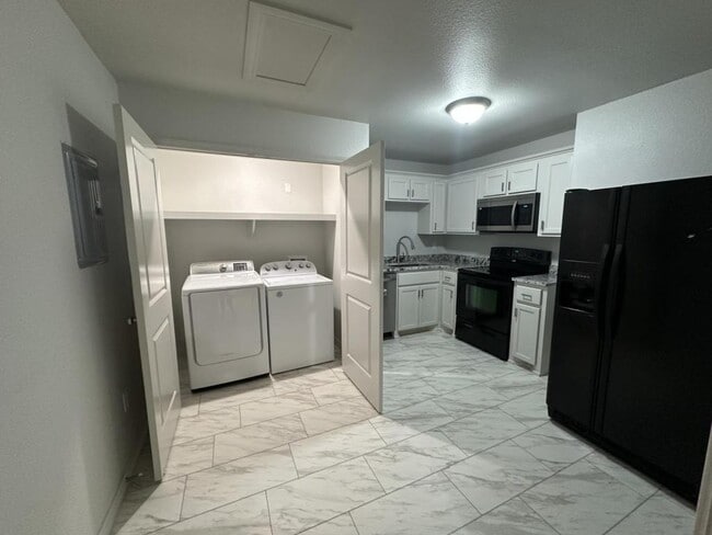 Building Photo - 1619 N Vinita Ave