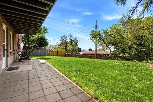 Foto del edificio - 3036 Sequoia Dr
