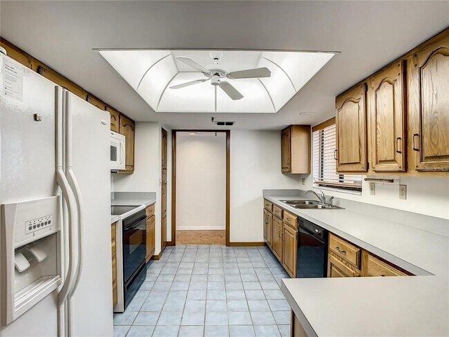 Foto del edificio - 1158 Carmel Cir