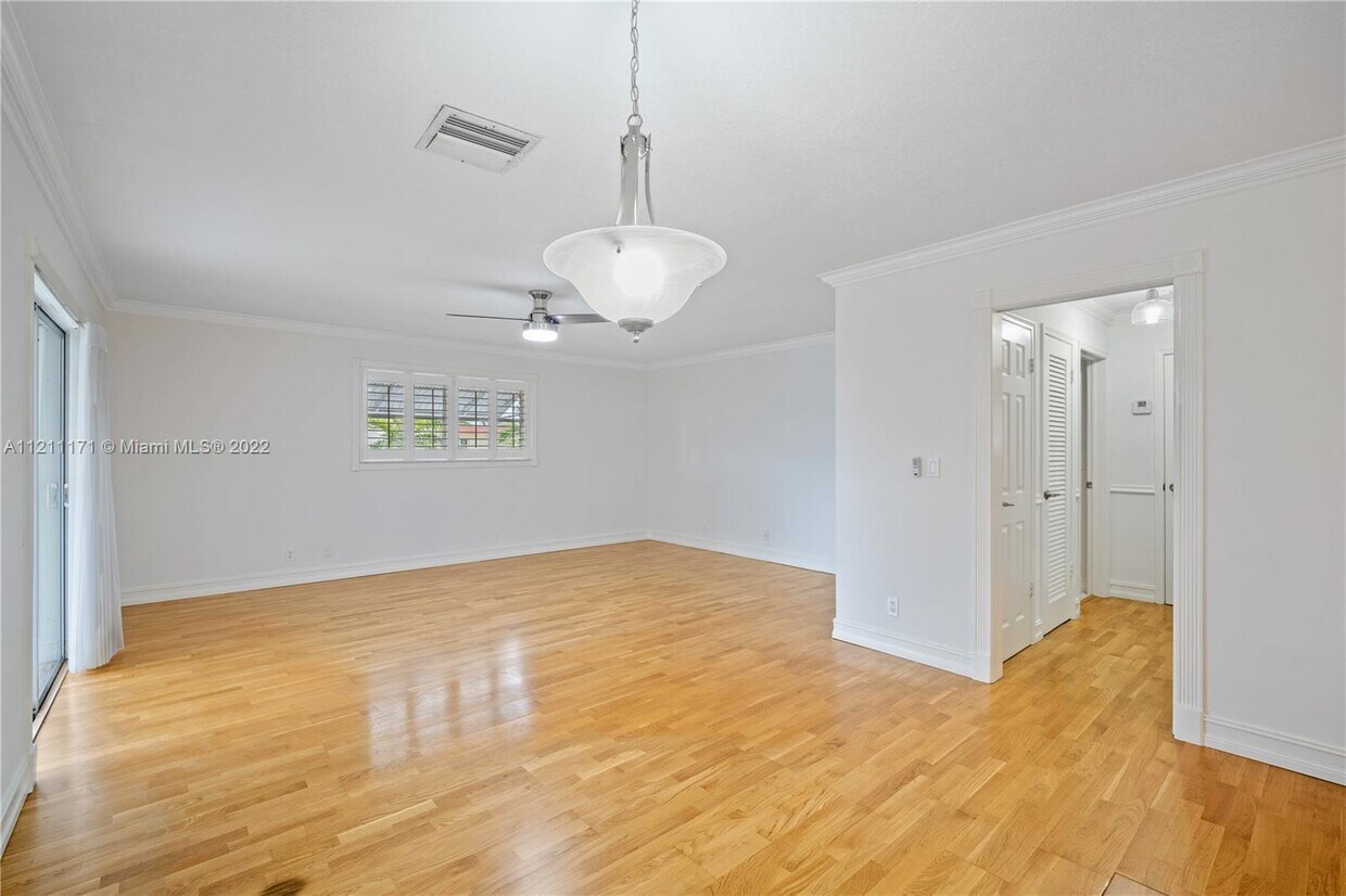 515 S Crescent Dr Unit 201, Hollywood, FL 33021 Condo for Rent in