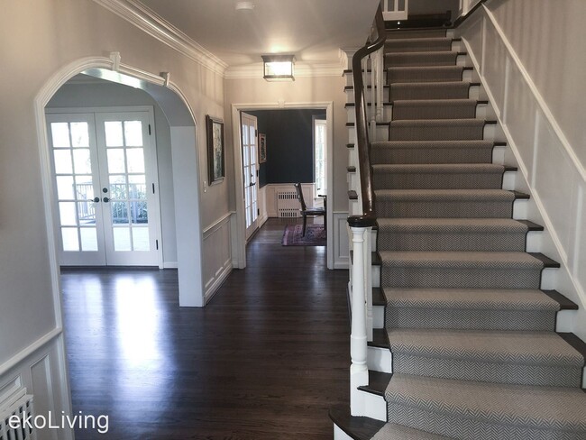 Building Photo - 4 br, 4.5 bath House - 5015 SW Maple Lane