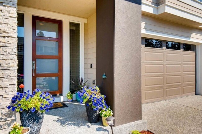 Foto del edificio - Gorgeous Modern 3 Bedroom Plus Bonus Room ...