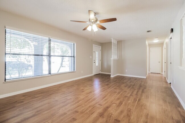 Building Photo - 8318 Mattituck Cir