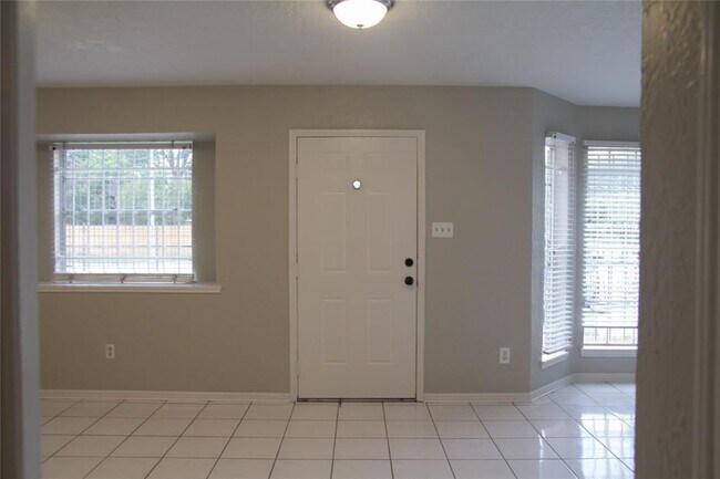 Building Photo - 3802 Willow Springs Ln
