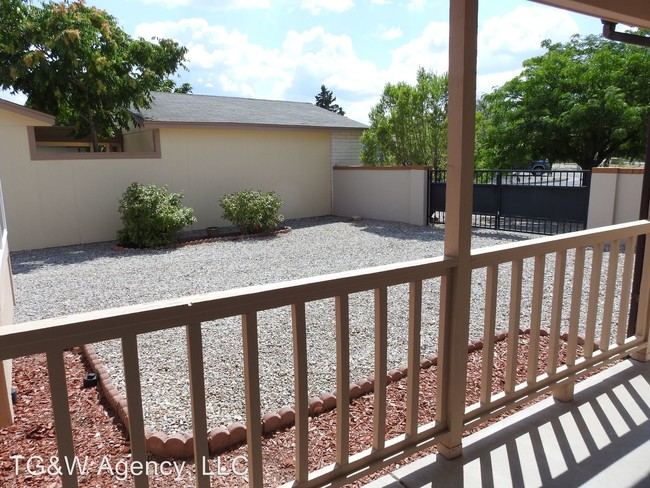 Building Photo - 2756 Panorama Heights Dr SE
