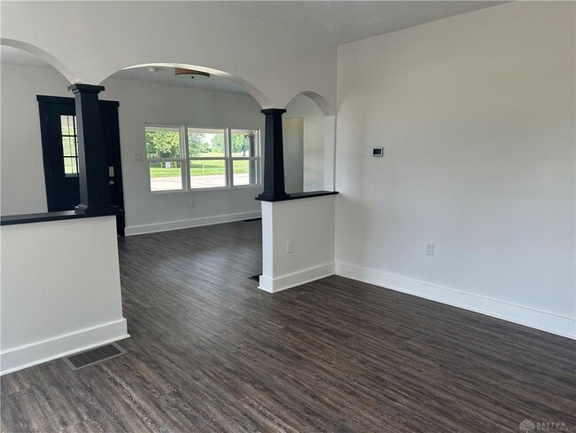 Foto del edificio - 2520 Harshman Rd