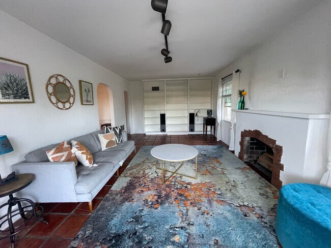 Living Room - build in bookcase - fireplace - 2343 Earl St