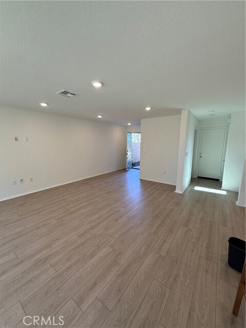 Foto del edificio - 14001 Carina St