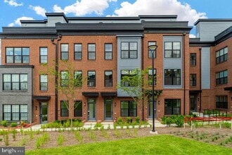 Building Photo - 11236 Bunsen St