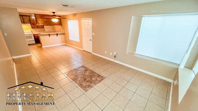 Foto del edificio - 117 Universe Ave