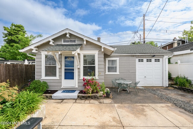 Building Photo - 1309 3rd Ave