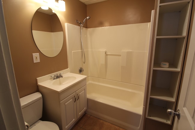 Building Photo - 38 Warner St