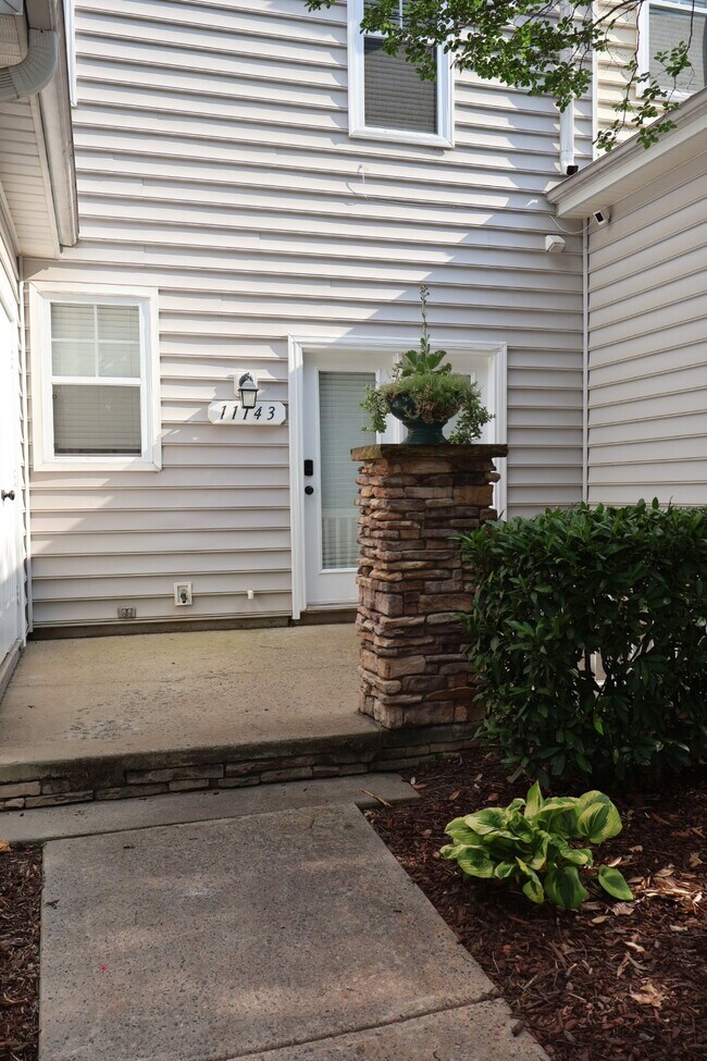 Foto del edificio - 11143 Dundarrach Ln