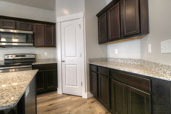 Foto del edificio - 4 Bedroom 2.5 Bathroom Townhome in Lehi!
