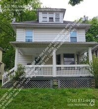 Building Photo - 370 Melville St