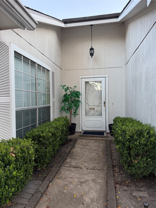 Foto del edificio - 15307 Pebble Lake Dr