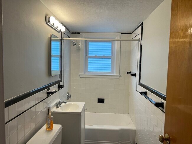 Foto del edificio - 121 Thorndike St