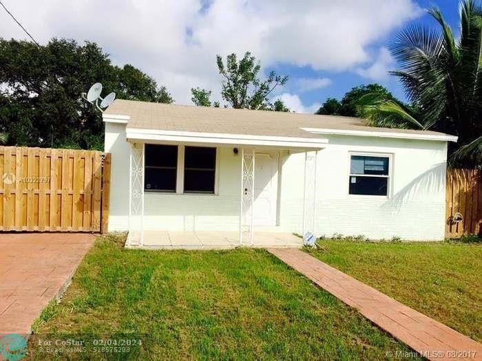 Primary Photo - 628 SW 10th St