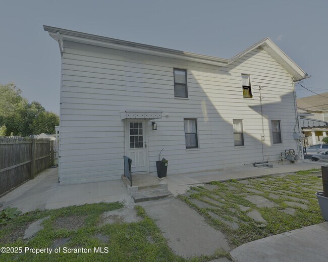 Building Photo - 107 S Sumner Ave