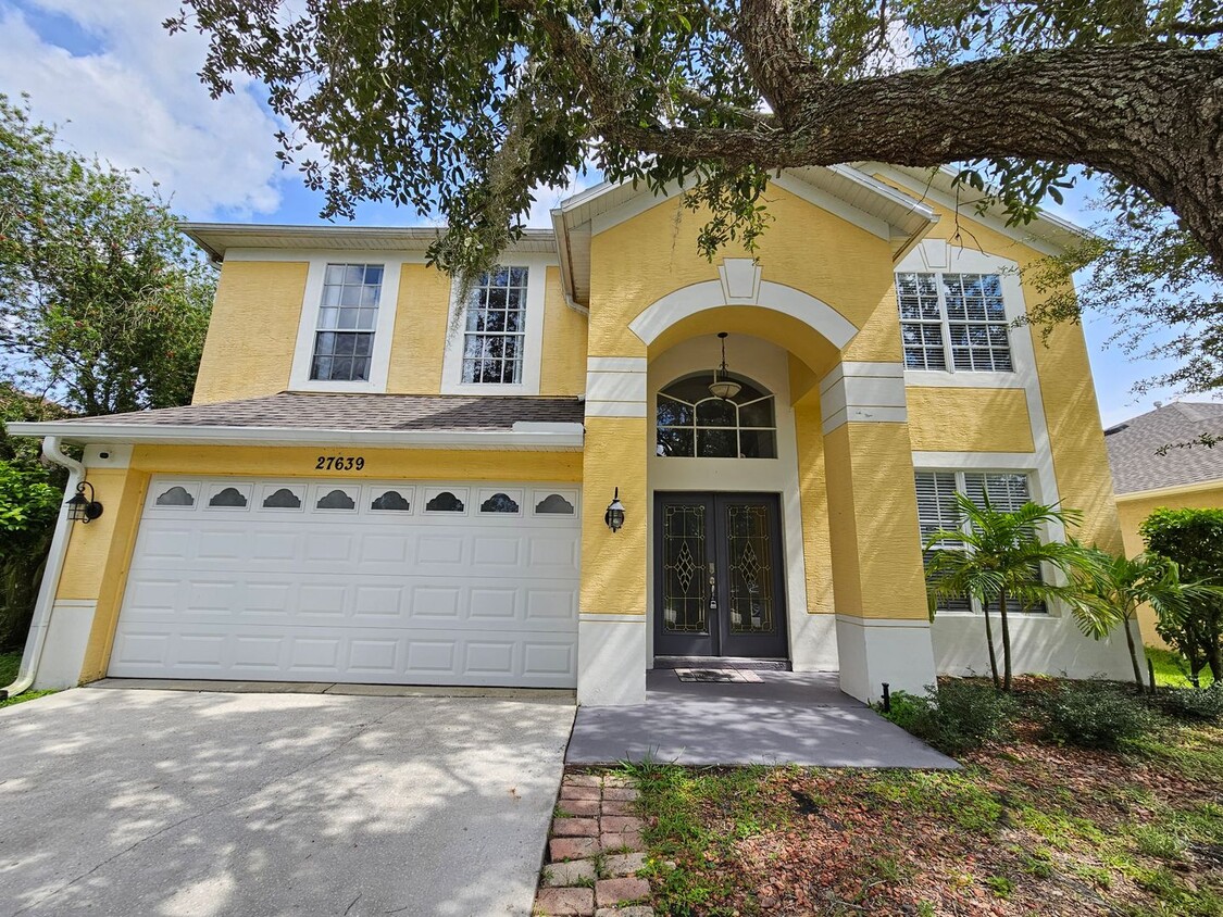 Foto principal - 4 bedroom 2.5 bath home in Wesley Chapel