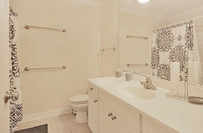 Bathroom - 1513 E Franklin St