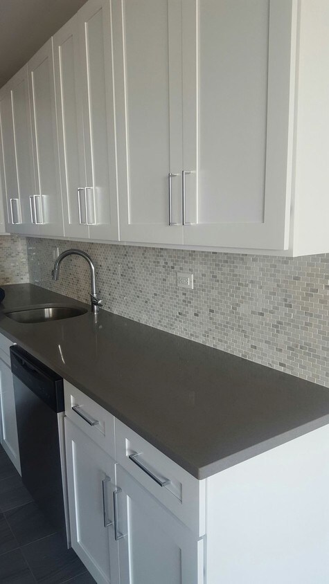 Foto principal - 3003 Ocean Pkwy