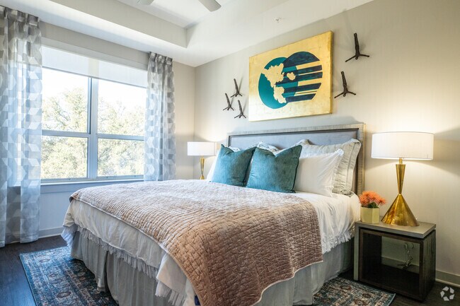 1BR, 1BA - 749SF - The Marlowe
